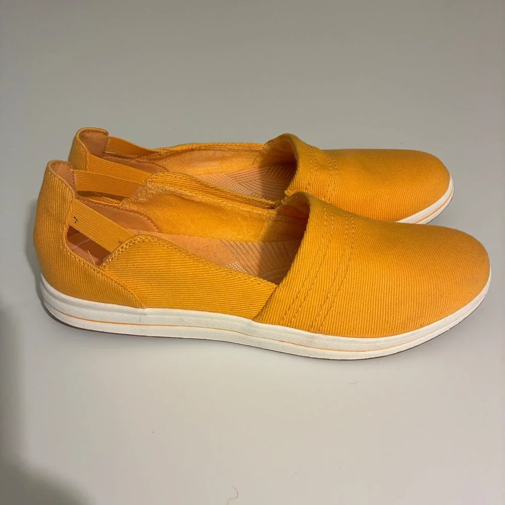 Clarks Cloudsteppers Womens 8.5 Textile Slip On Loafers Comfort Flats Yellow
